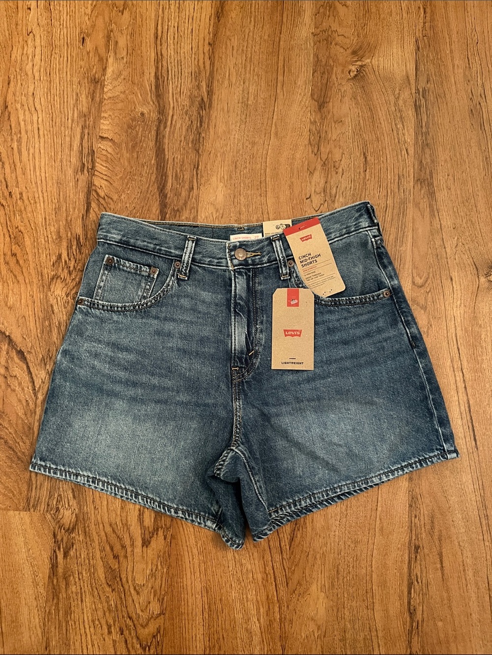NWT Levi’s Cinch Mid-Thigh Shorts NEW